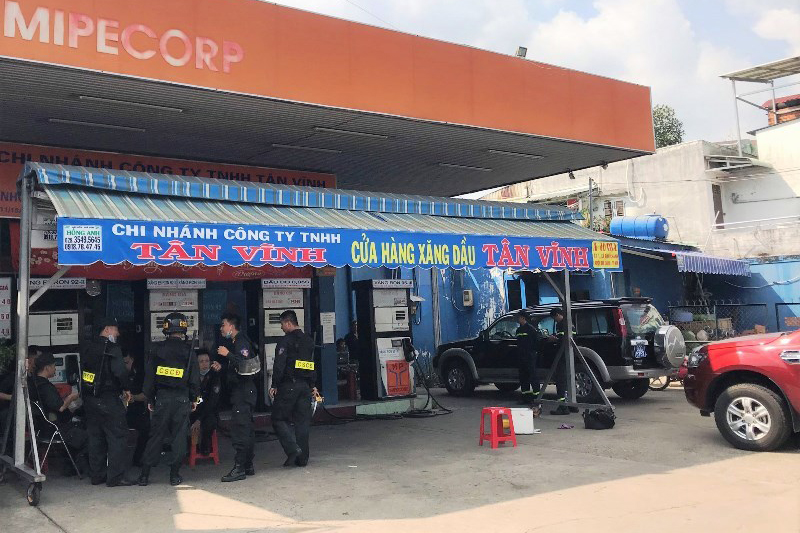 Tiếp tục khám xét, bắt giữ 2 đối tượng trong đường dây làm giả xăng khủng