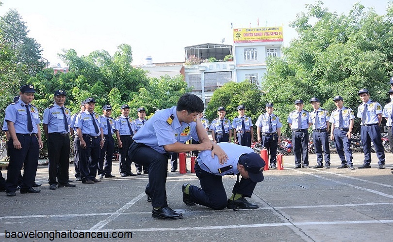 nhan-vien-bao-ve-tham-gia-cac-khoa-huan-luyen-vo-thuat-co-ban