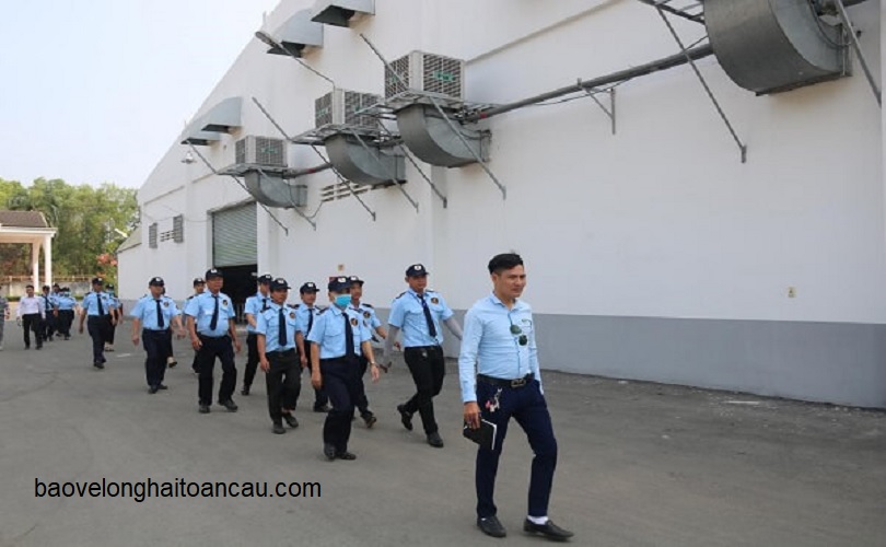 nhan-vien-cong-ty-dich-vu-bao-ve-tai-quan-tan-binh-dat-tieu-chuan-chat-luong